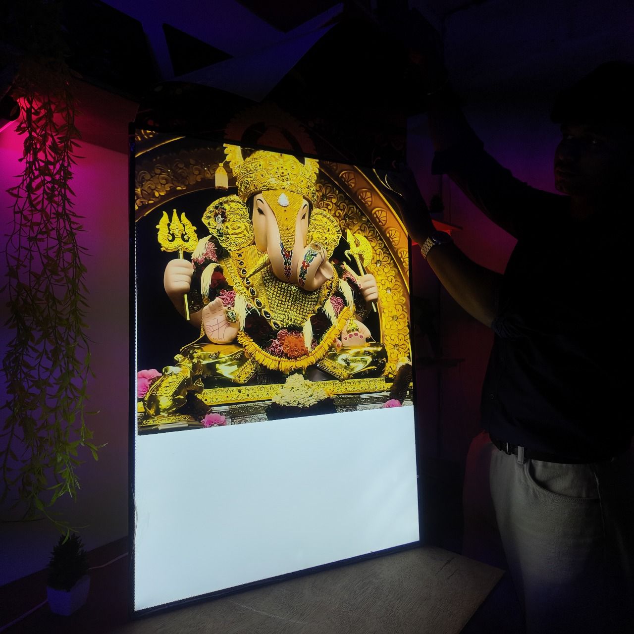 Sacred Lord Ganesha Murti – Auspicious Idol for Home & Office Blessings